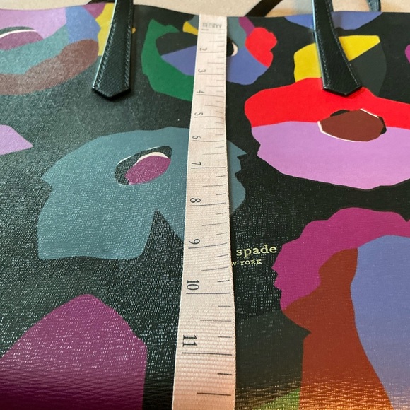 Kate Spade multi colored floral tote with makeup pouch. - Picture 8 of 9